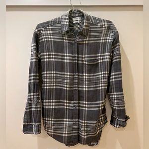 Aritzia Community boyfriend fit button down. Xxs.